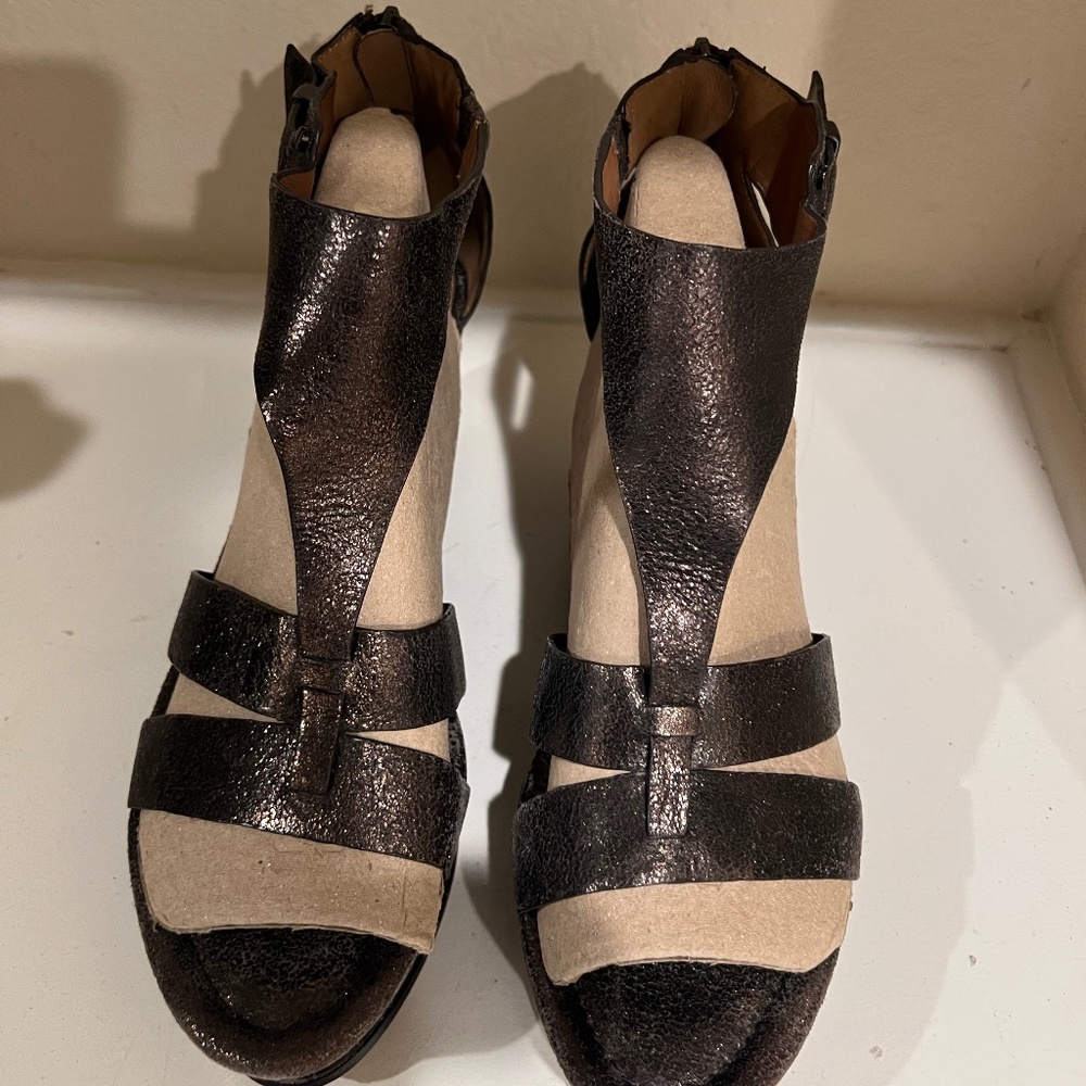 Donald Pliner bronze metallic distressed leather wedge sandals sz 11